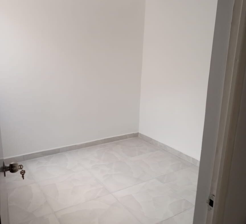 864