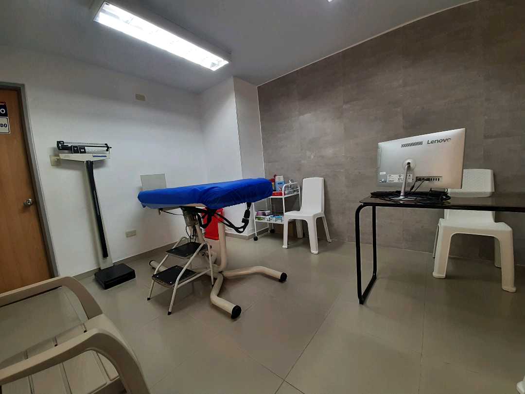 alquilo_local_en_fundadores_en_1726075655-3296_4867