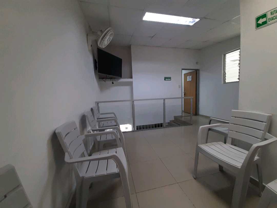 alquilo_local_en_fundadores_en_1726154105-9835_4720