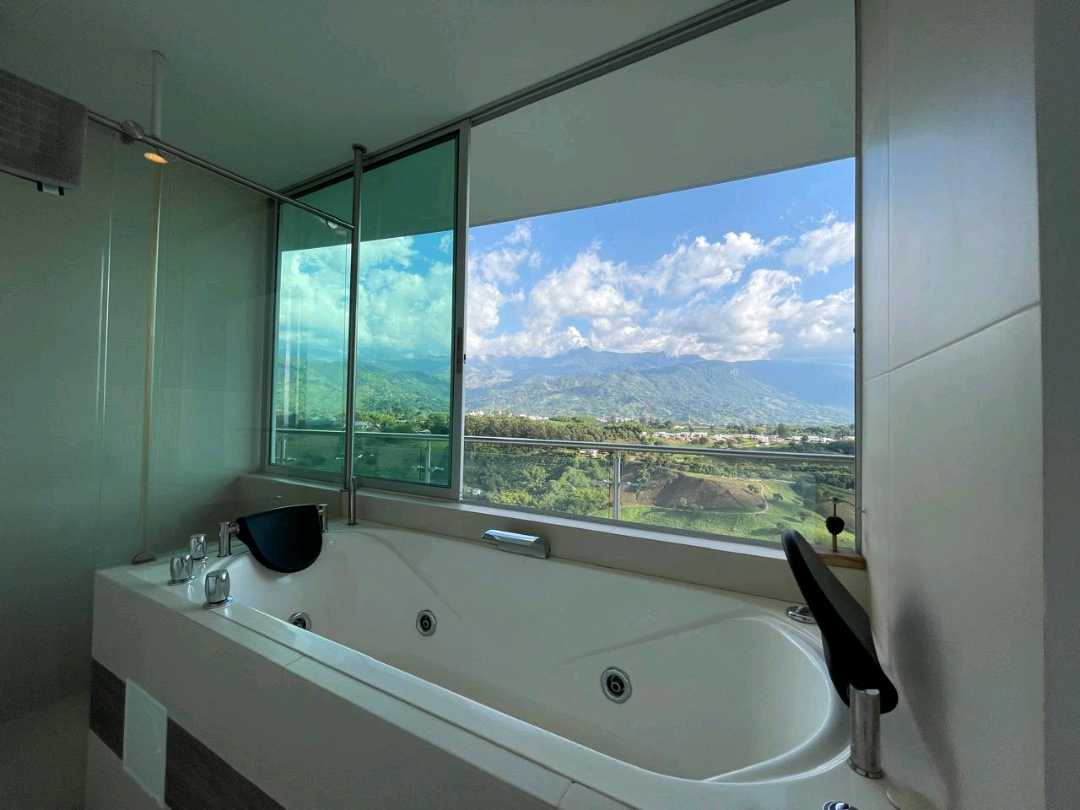 se_vende_penthouse_en_sector_e_1739895370-7528_2580