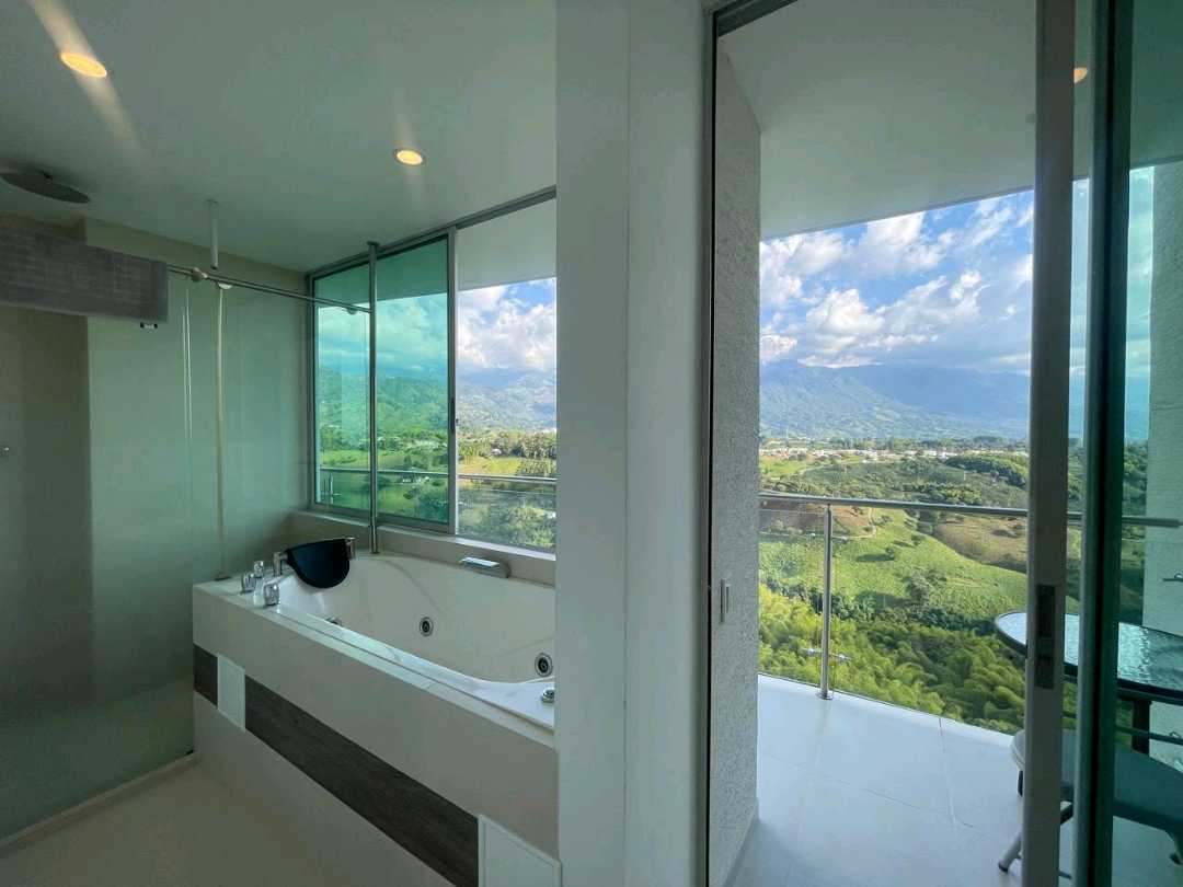 se_vende_penthouse_en_sector_e_1739895372-9853_6066