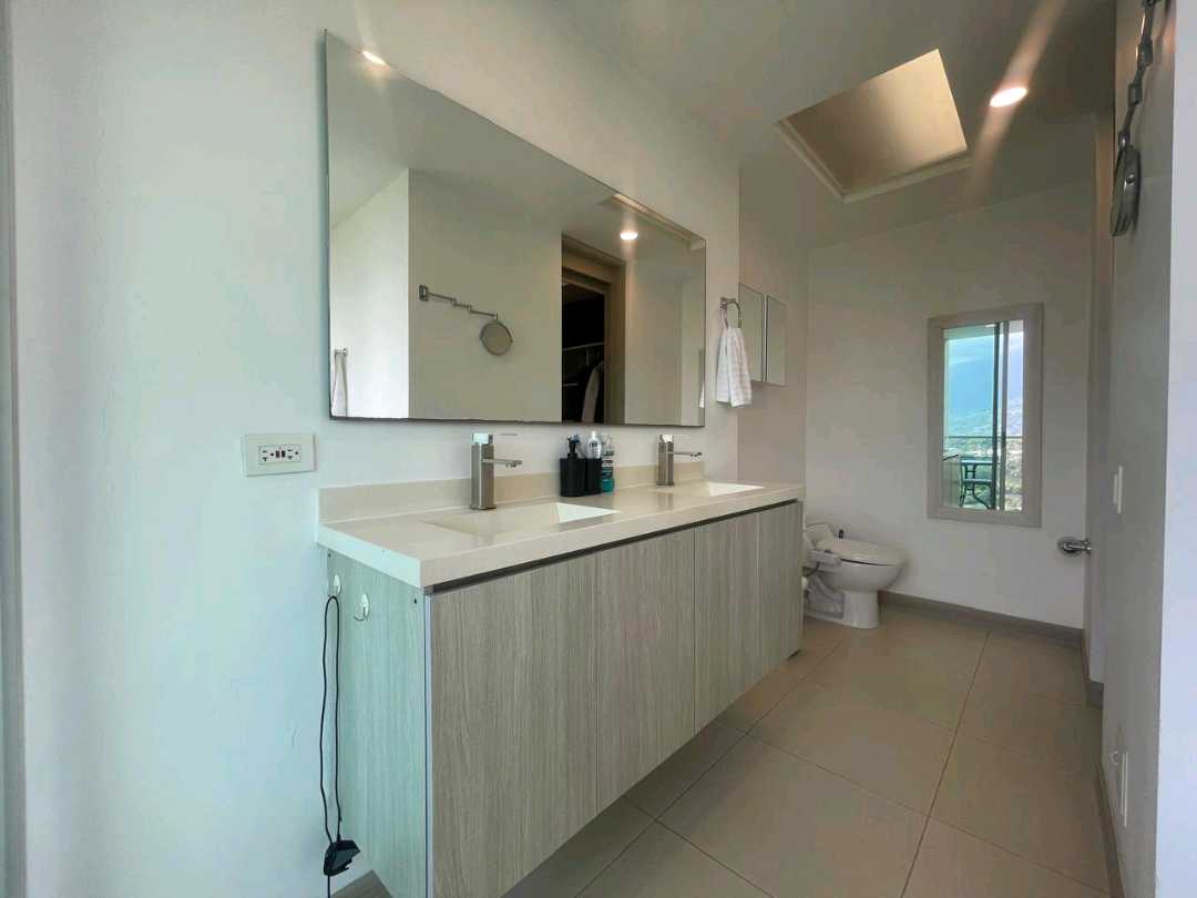se_vende_penthouse_en_sector_e_1739895384-6476_910